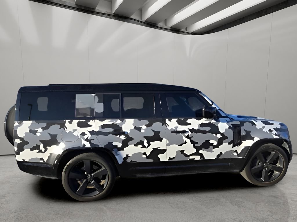 Used 2023 Land Rover Defender 130 X-Dynamic SE image 10