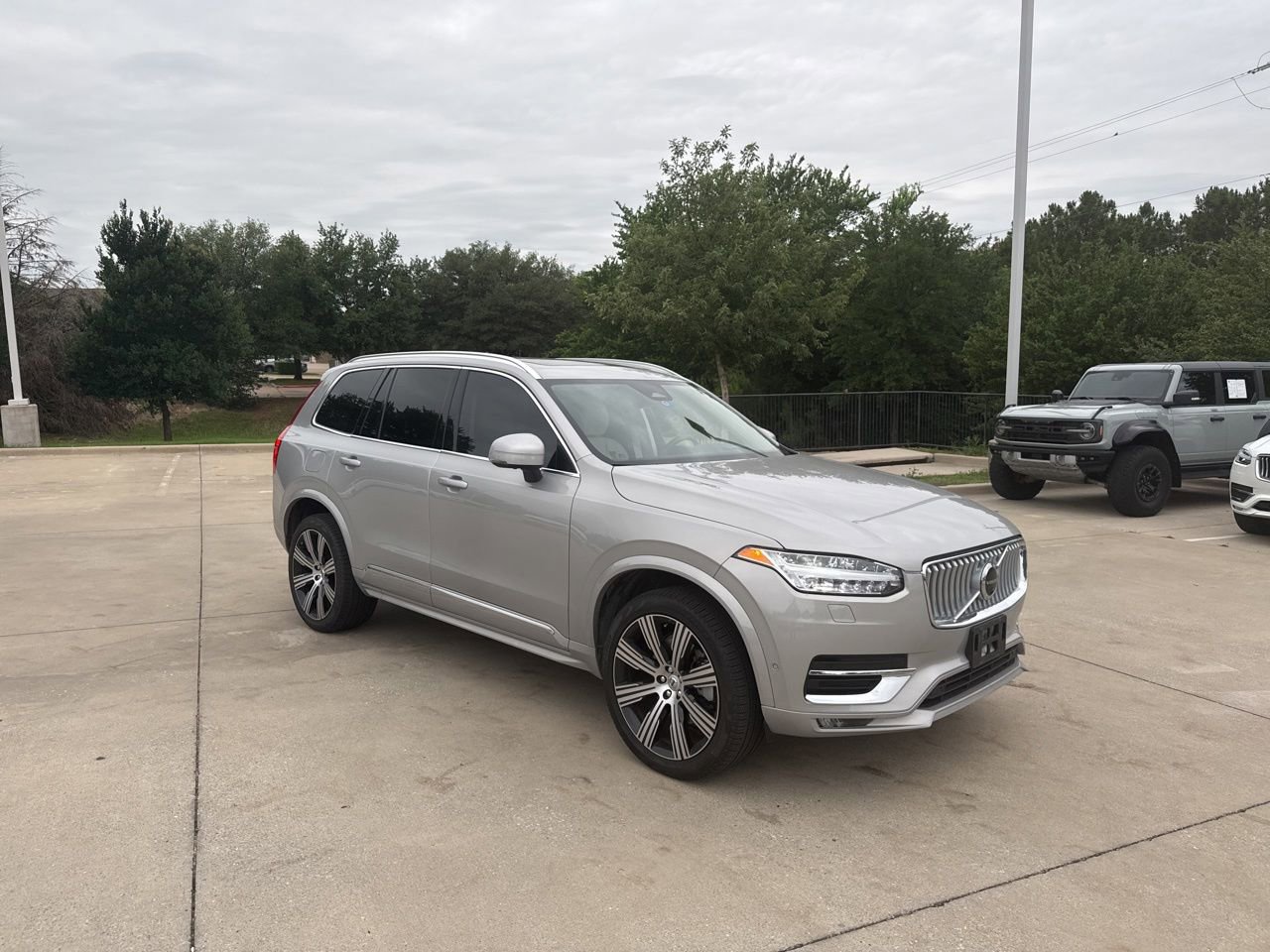 Certified 2023 Volvo XC90 B6 Ultimate w/ Lounge Package AWD/4WD image 3
