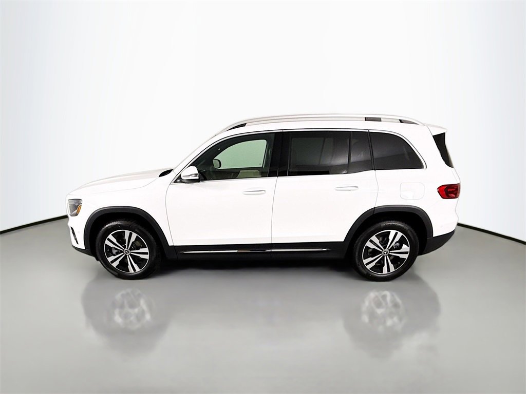 Used 2025 Mercedes-Benz GLB 250 4MATIC image 2