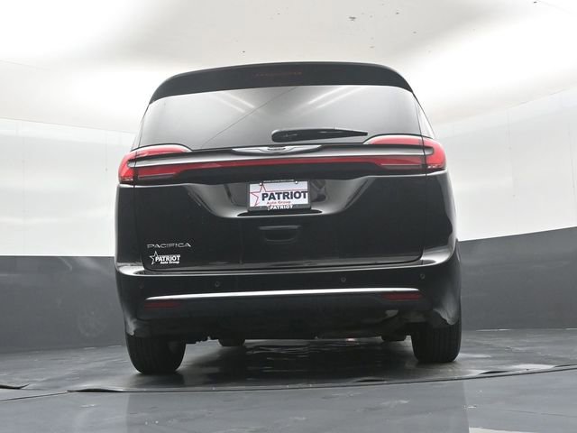 Used 2025 Chrysler Pacifica Select image 41