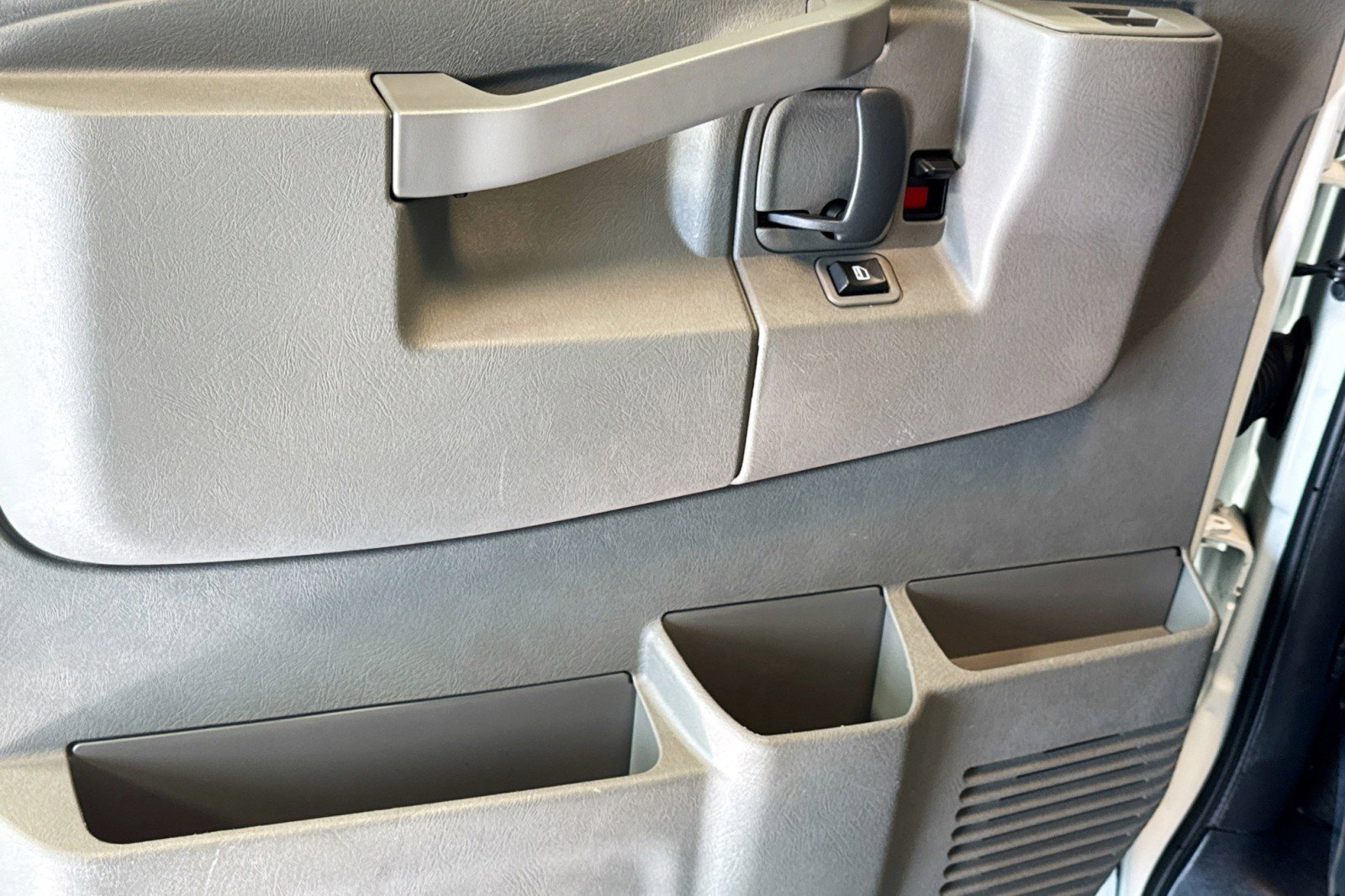 Used 2016 Chevrolet Express 2500 LS image 15