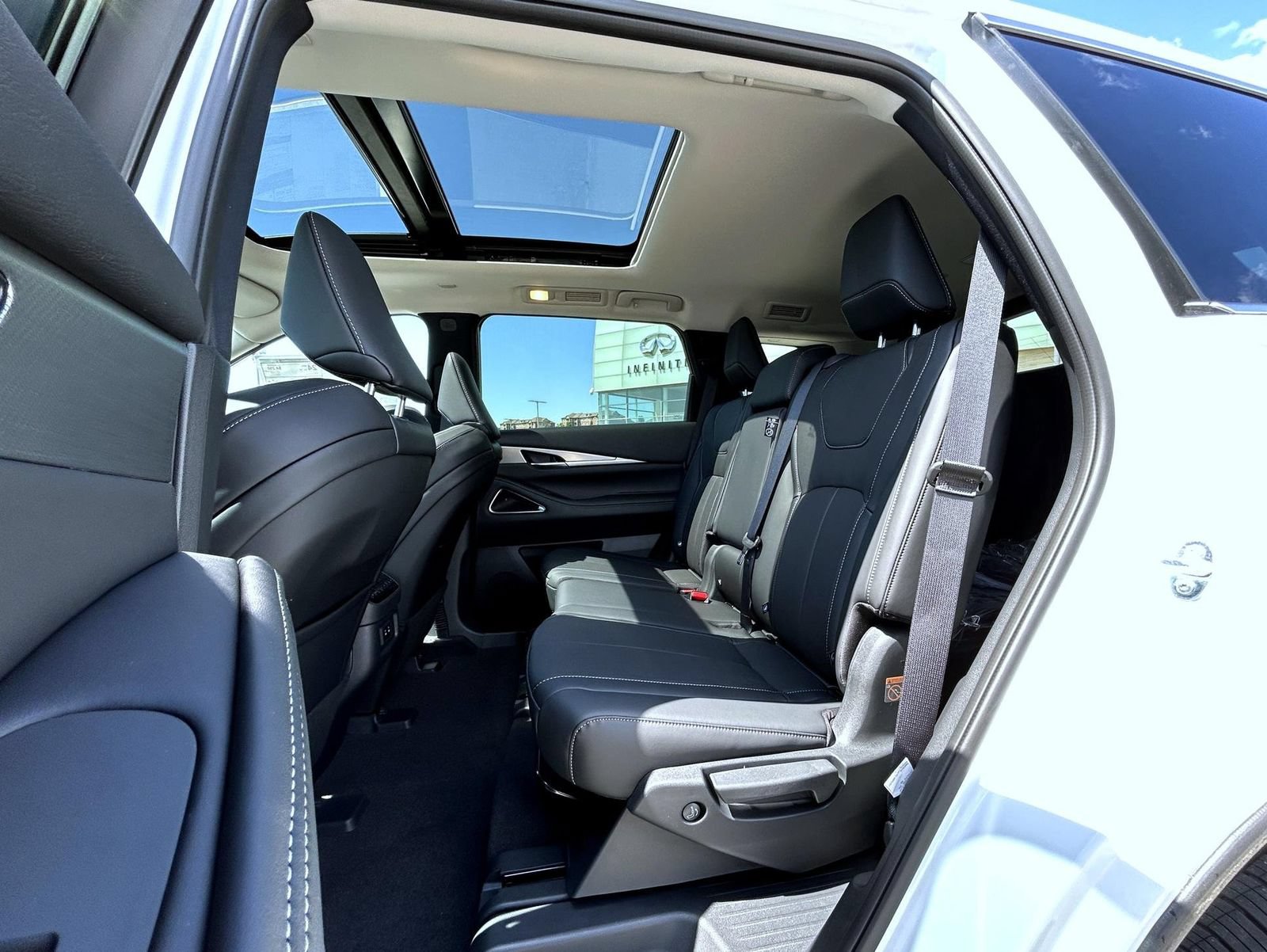 New 2027 INFINITI QX60 Luxe w/ Cargo Package AWD/4WD image 21
