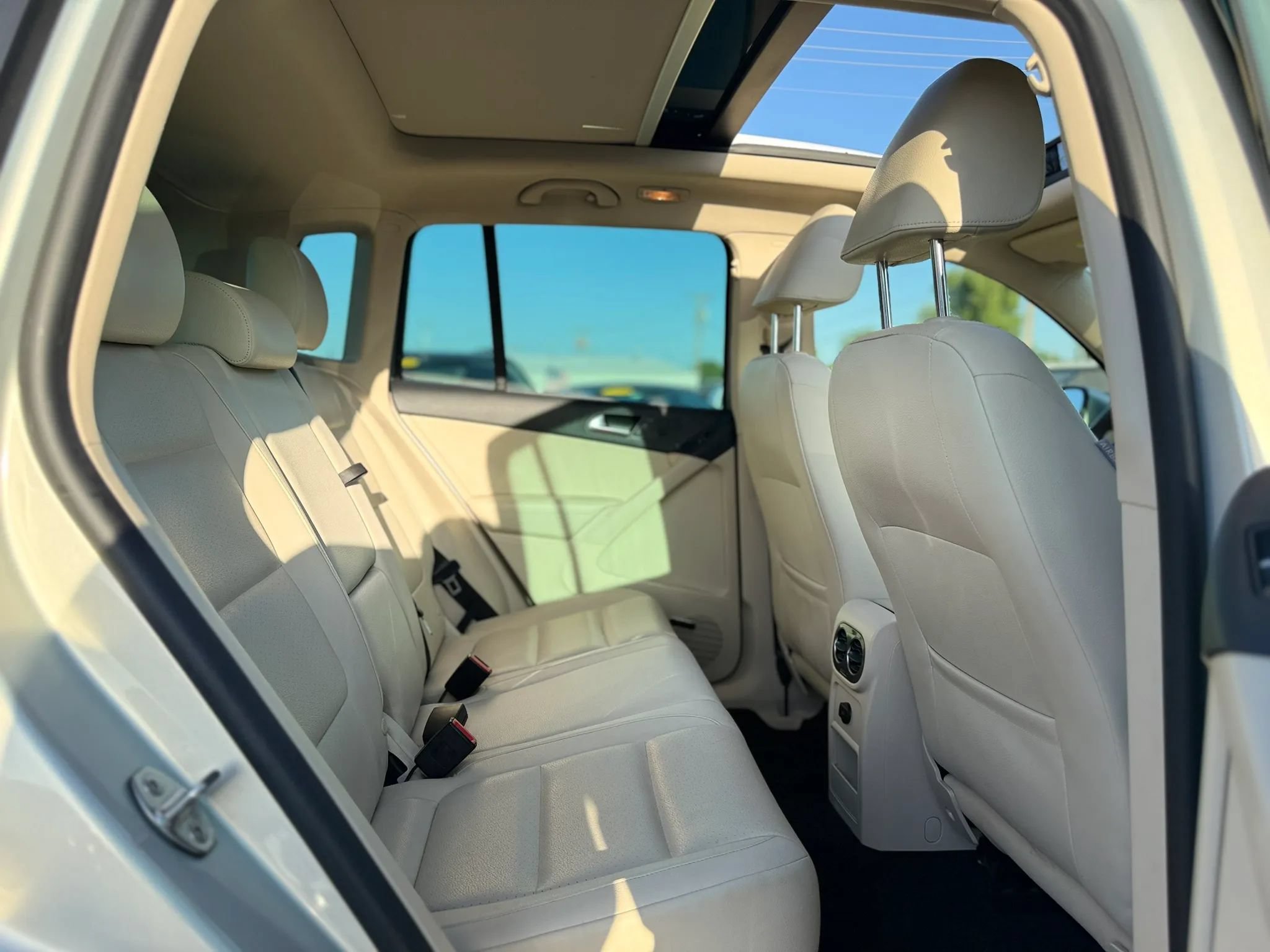 Used 2014 Volkswagen Tiguan SEL FWD image 47
