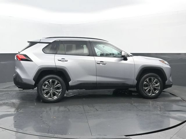 Used 2022 Toyota RAV4 XLE Premium AWD/4WD image 2
