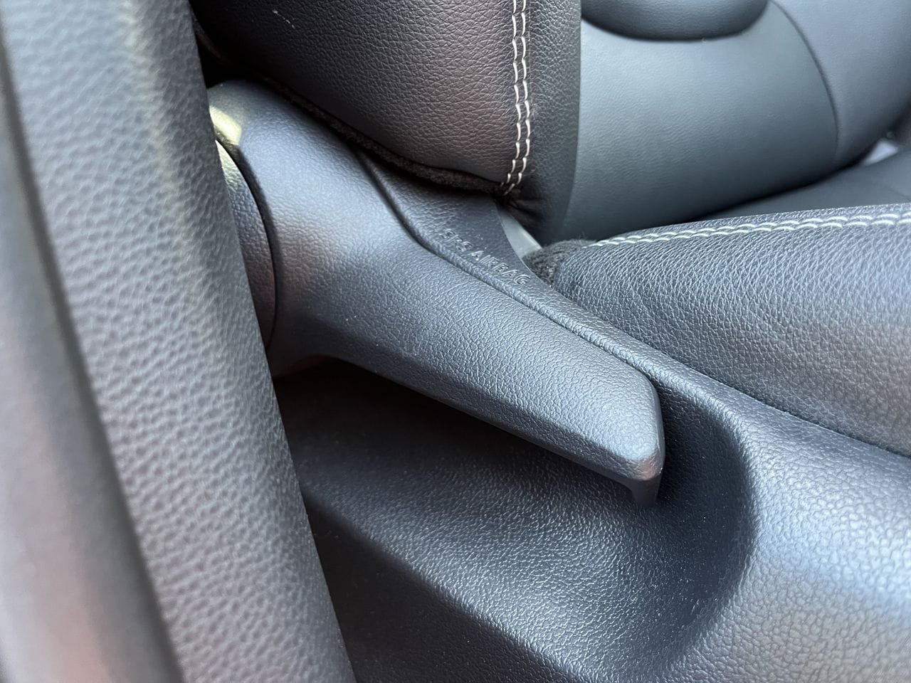 Used 2025 Toyota Corolla Cross XLE FWD image 25