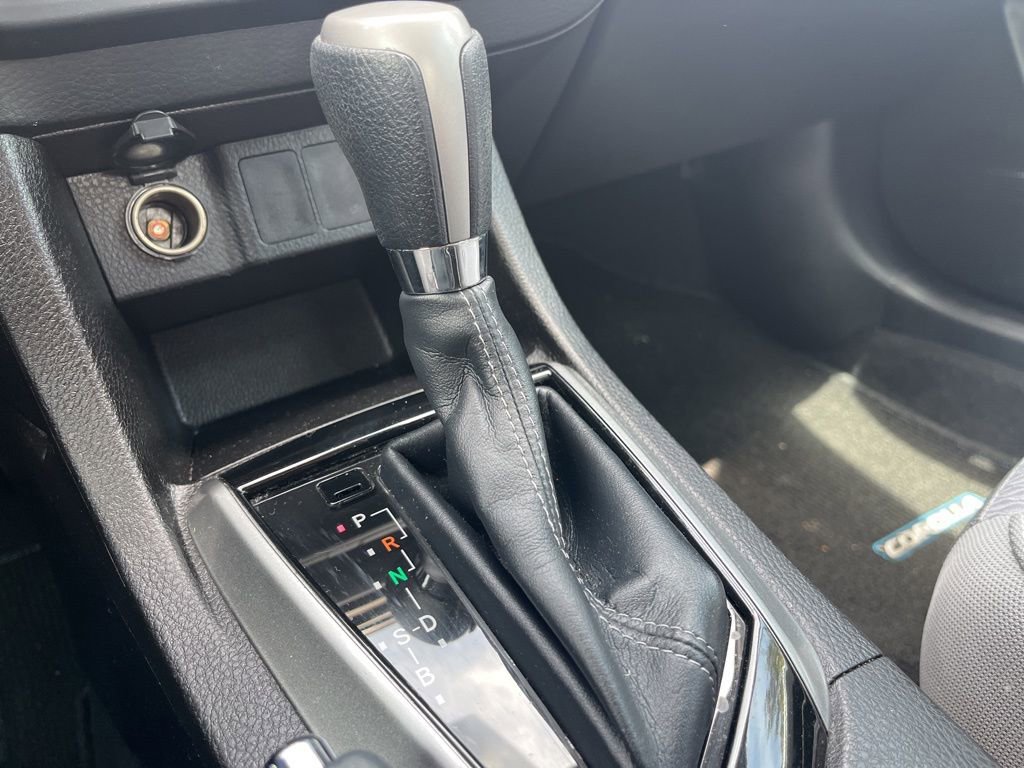 Used 2015 Toyota Corolla LE FWD image 24