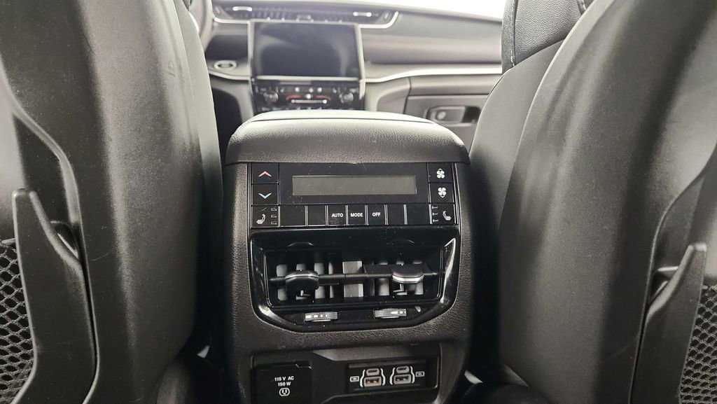 Used 2023 Jeep Grand Cherokee L Limited w/ Luxury Tech Group II image 24