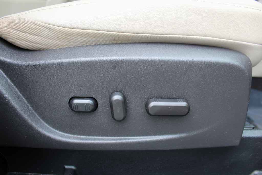 Used 2017 Ford Escape Titanium FWD image 30