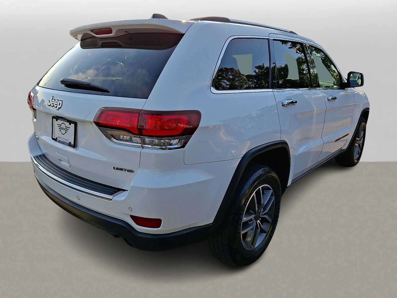 Used 2020 Jeep Grand Cherokee Limited AWD/4WD image 4