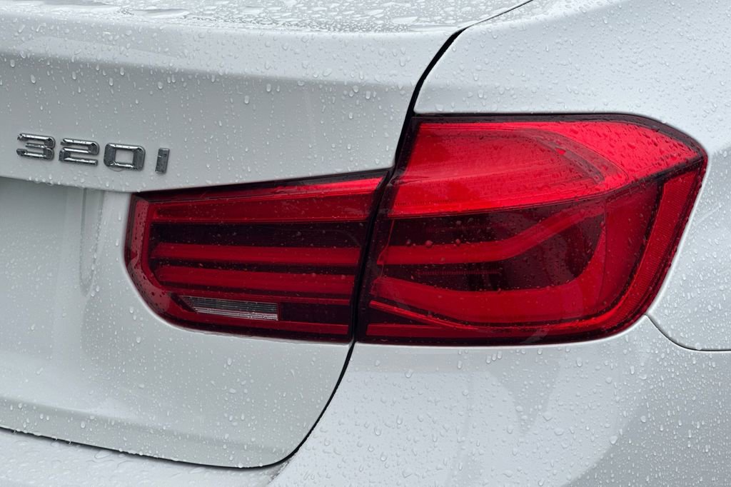 Used 2017 BMW 320i Sedan image 29