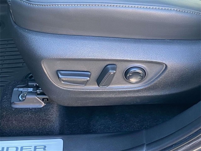 Used 2025 Toyota Highlander Limited image 15