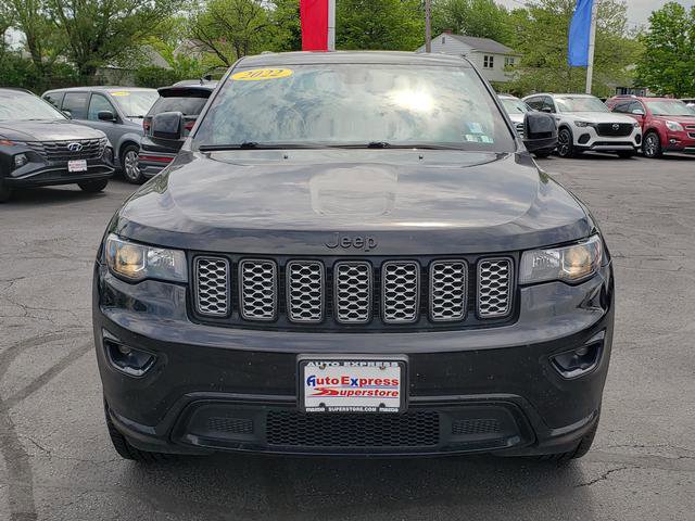 Used 2022 Jeep Grand Cherokee Laredo X AWD/4WD image 2