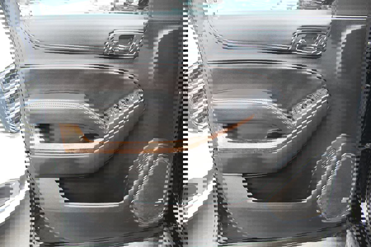 Used 2018 Chevrolet Tahoe LT AWD/4WD image 12