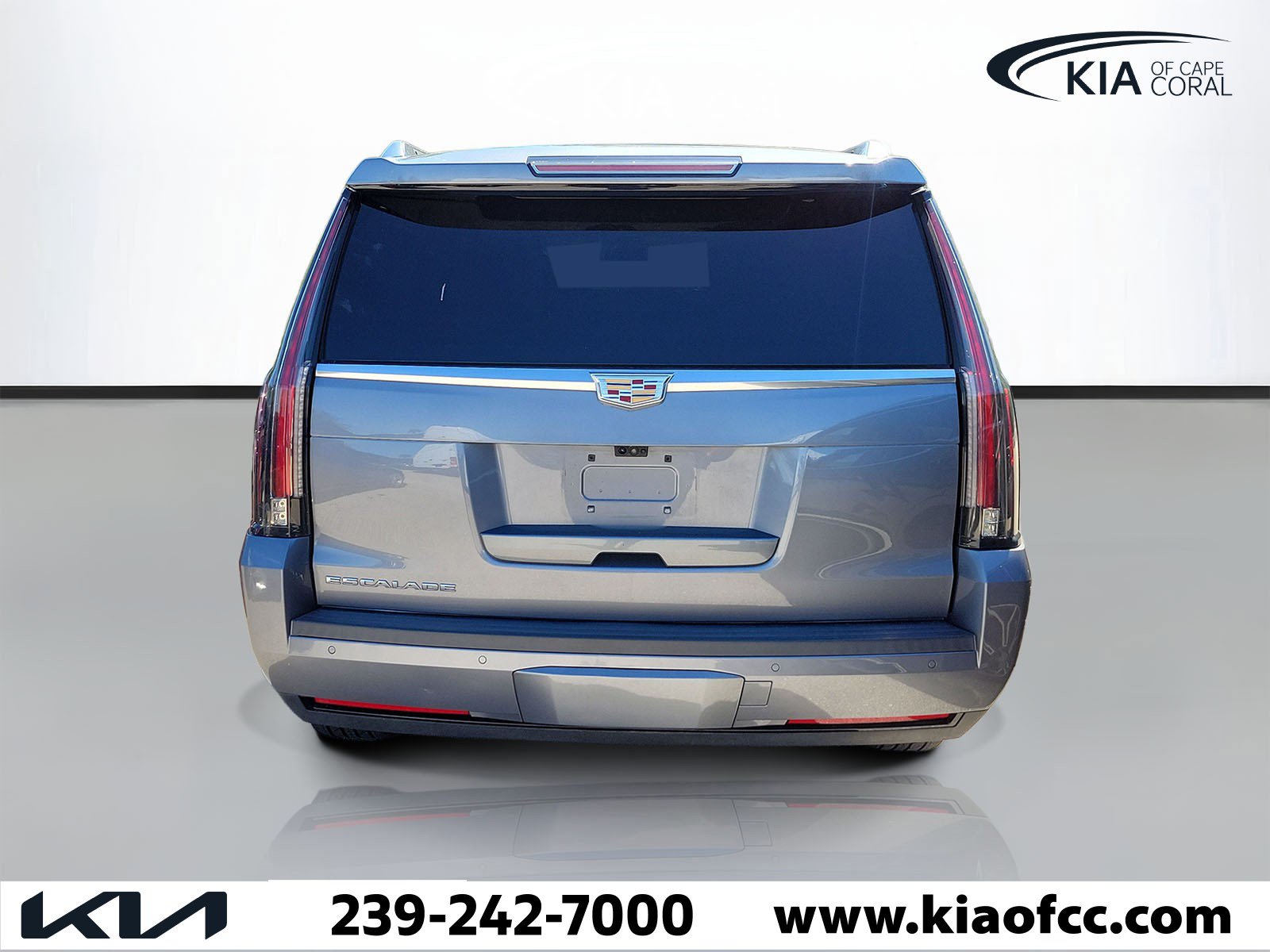 Used 2019 Cadillac Escalade ESV Luxury AWD/4WD image 3