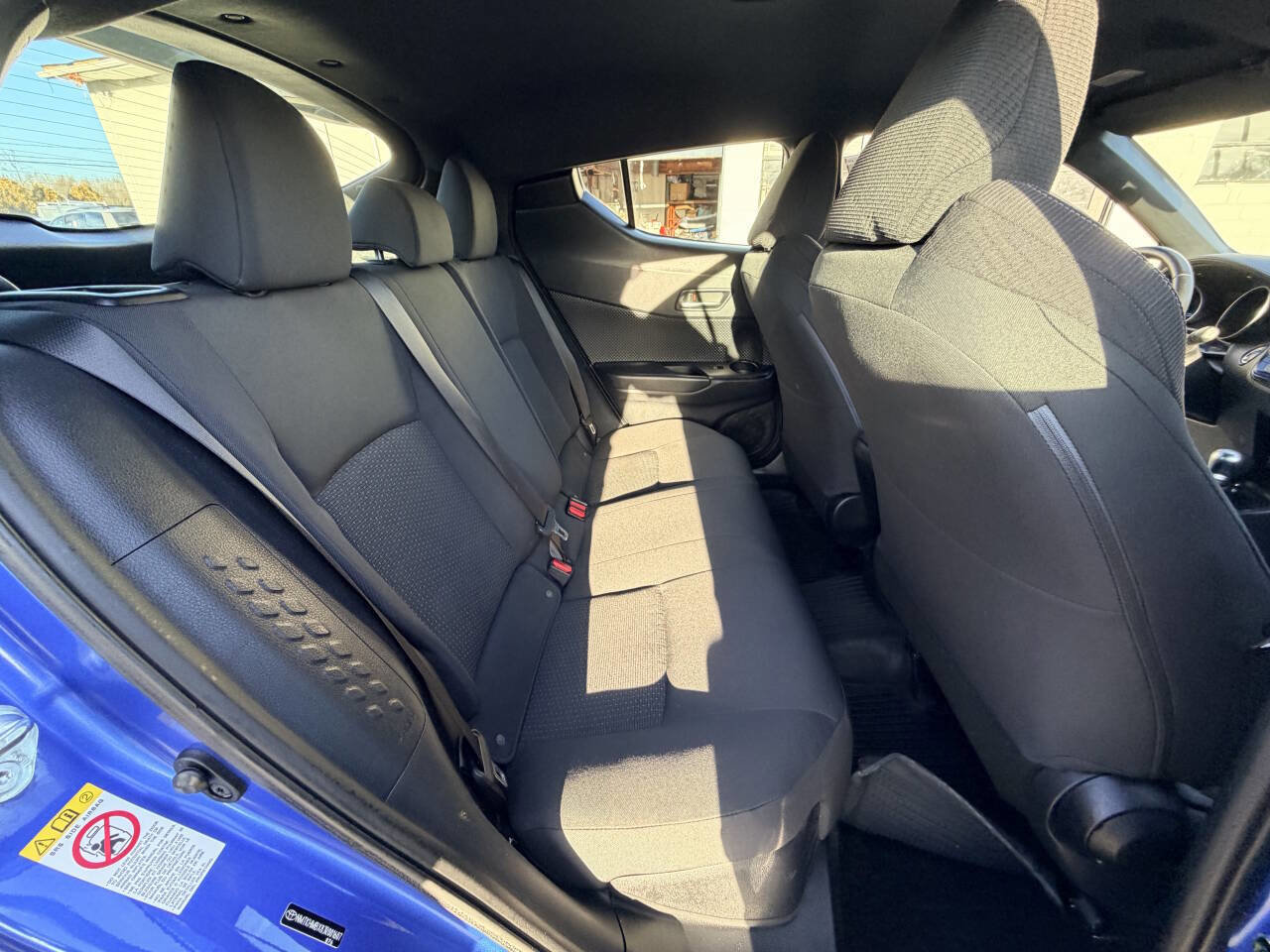 Used 2018 Toyota C-HR XLE 4dr Crossover image 37