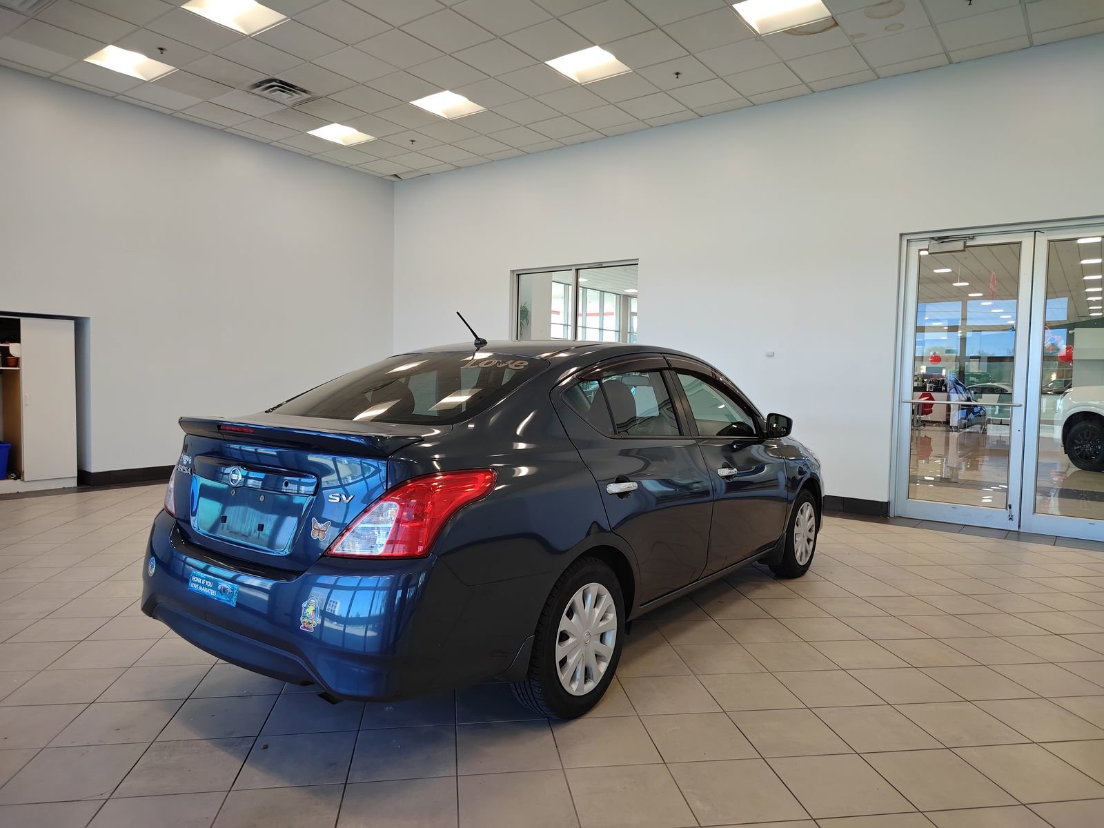 Used 2017 Nissan Versa SV FWD image 3