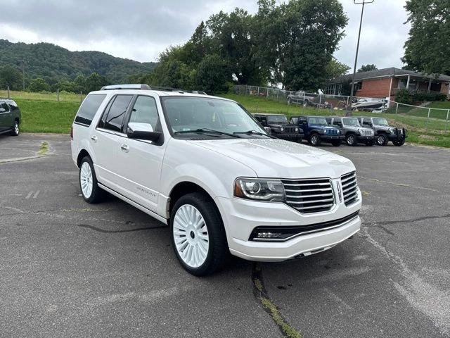 Used 2017 Lincoln Navigator Select AWD/4WD image 2