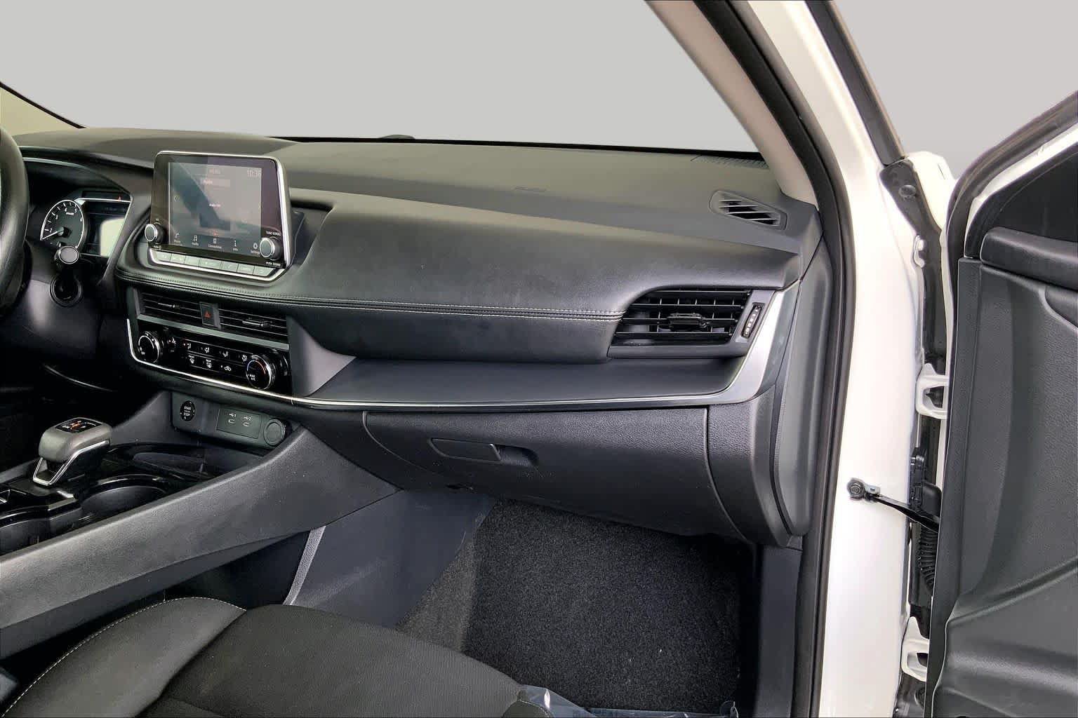Used 2024 Nissan Rogue S AWD/4WD image 18