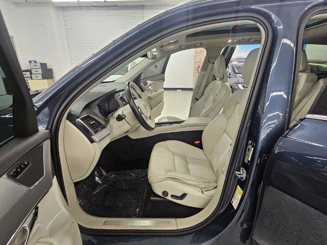 Used 2021 Volvo XC90 T5 Momentum w/ Climate Package AWD/4WD image 11