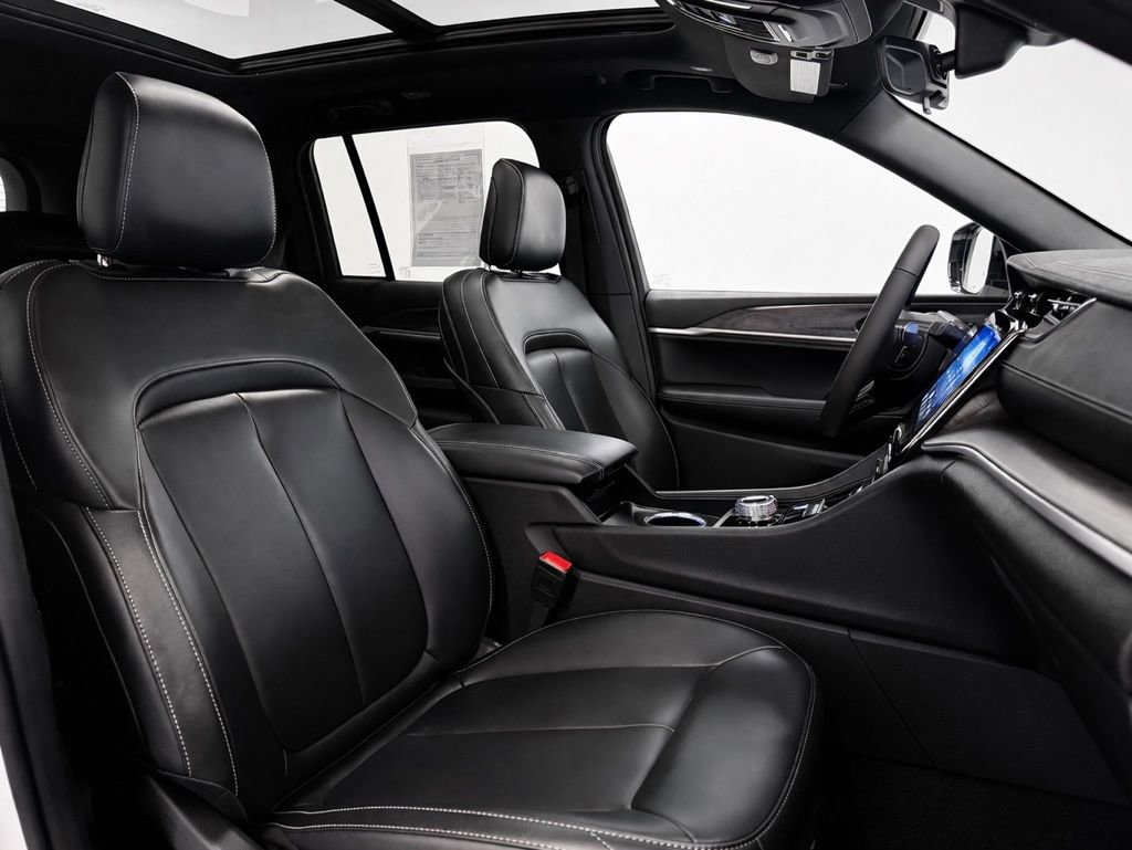 Used 2025 Jeep Grand Cherokee Limited image 13
