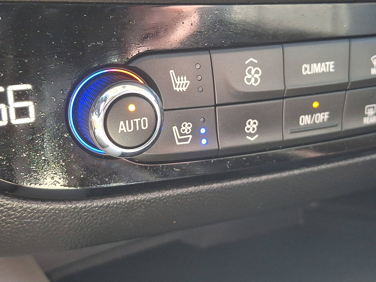 Used 2022 Buick Enclave Avenir w/ Avenir Technology Package AWD/4WD image 26