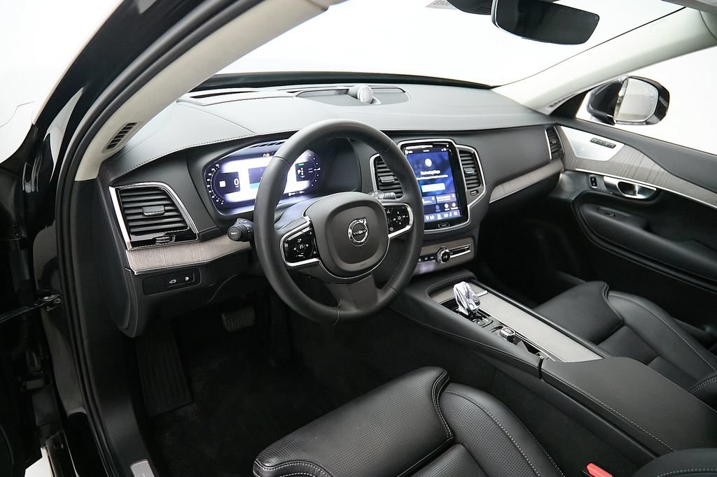 Certified 2024 Volvo XC90 T8 Ultimate w/ Lounge Package AWD/4WD image 13