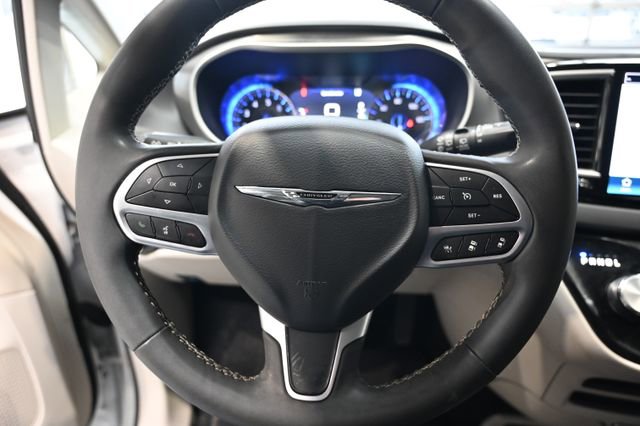 Used 2024 Chrysler Pacifica Touring-L FWD image 21