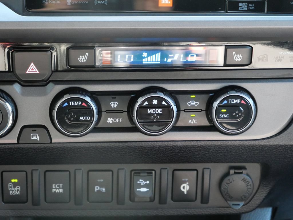 Used 2016 Toyota Tacoma TRD Sport AWD/4WD image 17