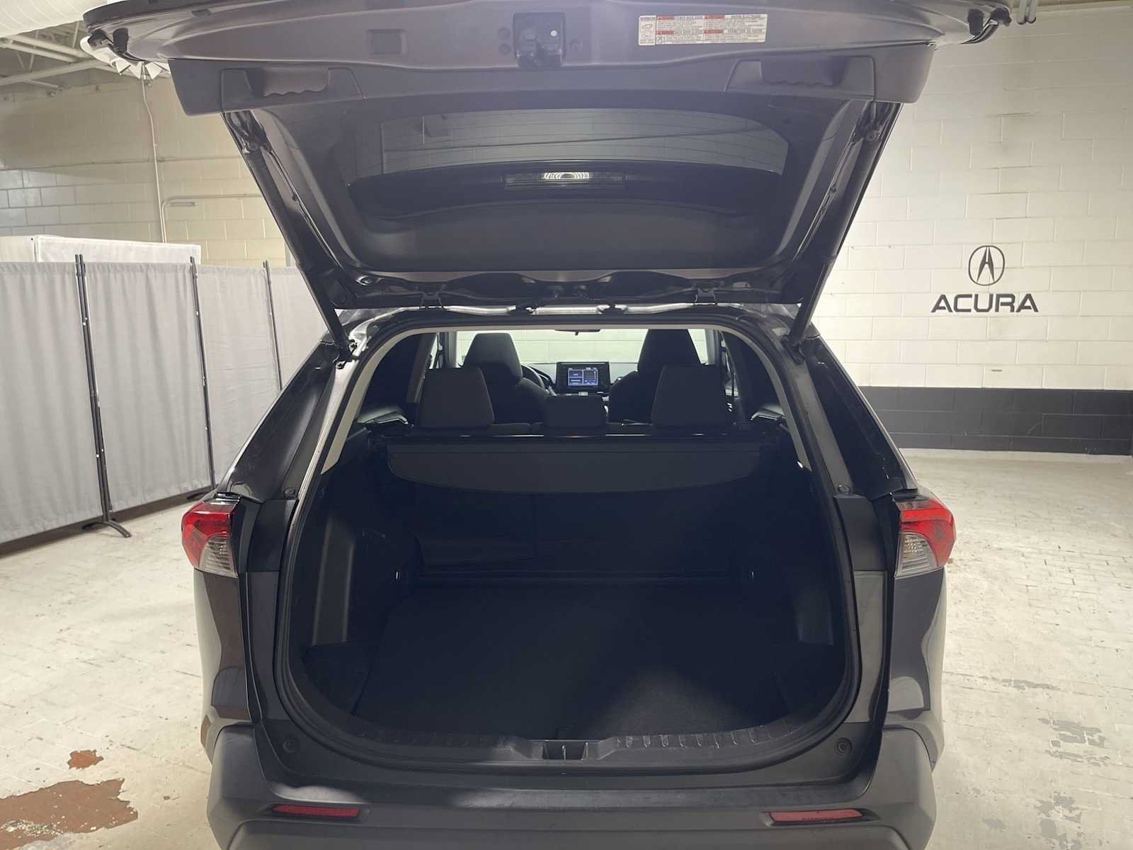 Used 2020 Toyota RAV4 XLE w/ Convenience Package AWD/4WD image 19