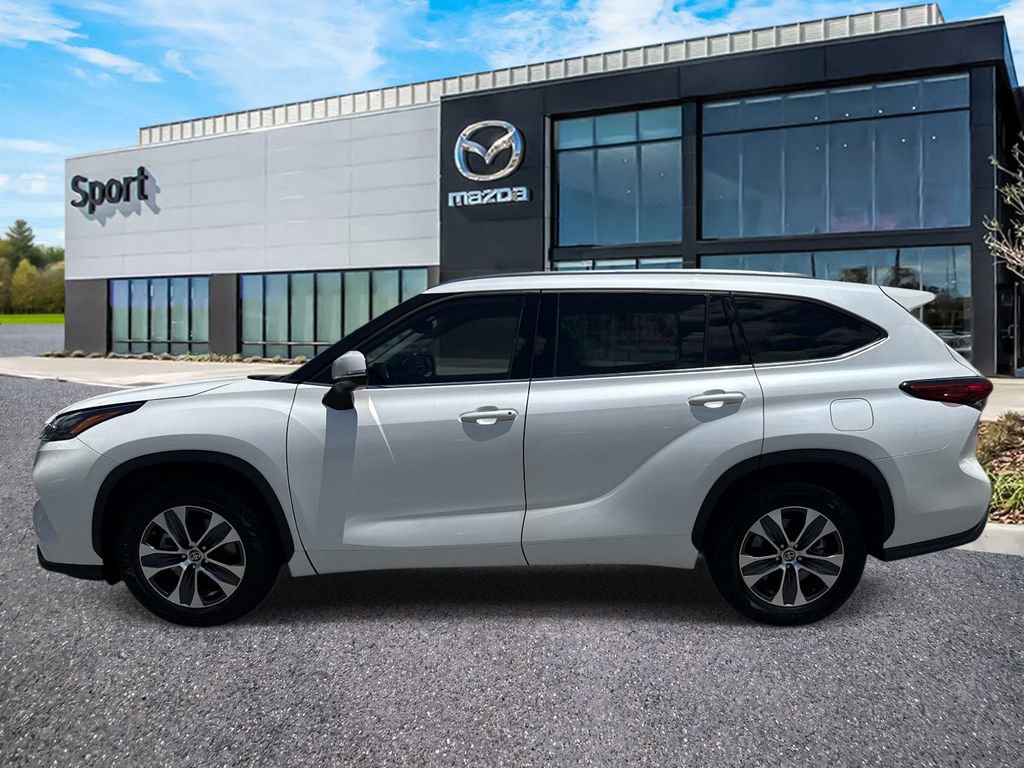 Used 2021 Toyota Highlander XLE FWD image 7