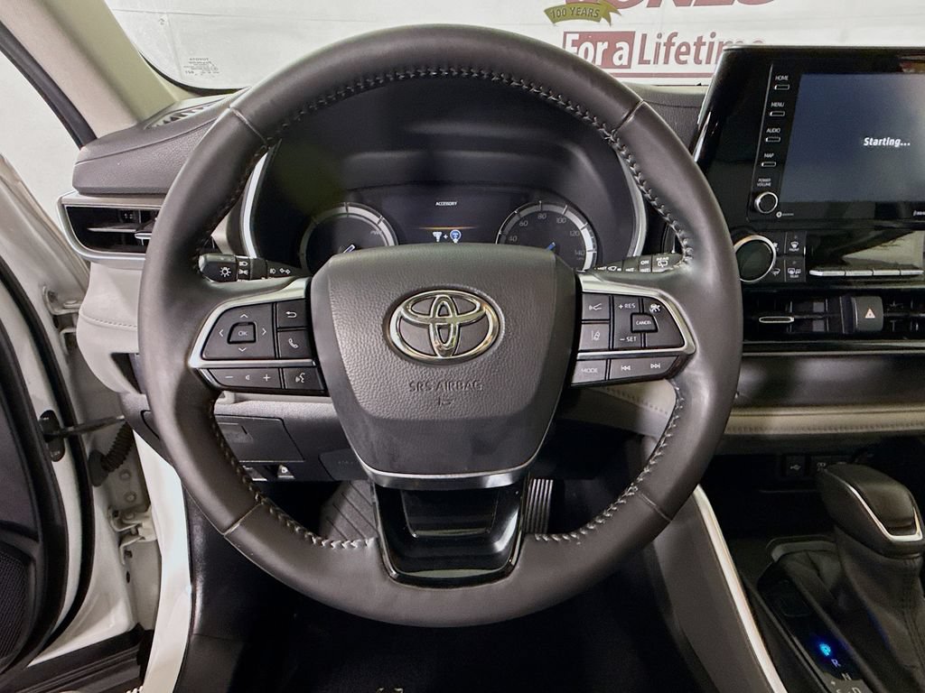 Certified 2021 Toyota Highlander XLE AWD/4WD image 21