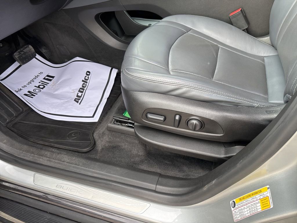 Used 2018 Buick Enclave Premium w/ LPO, Hit The Road Package AWD/4WD image 17