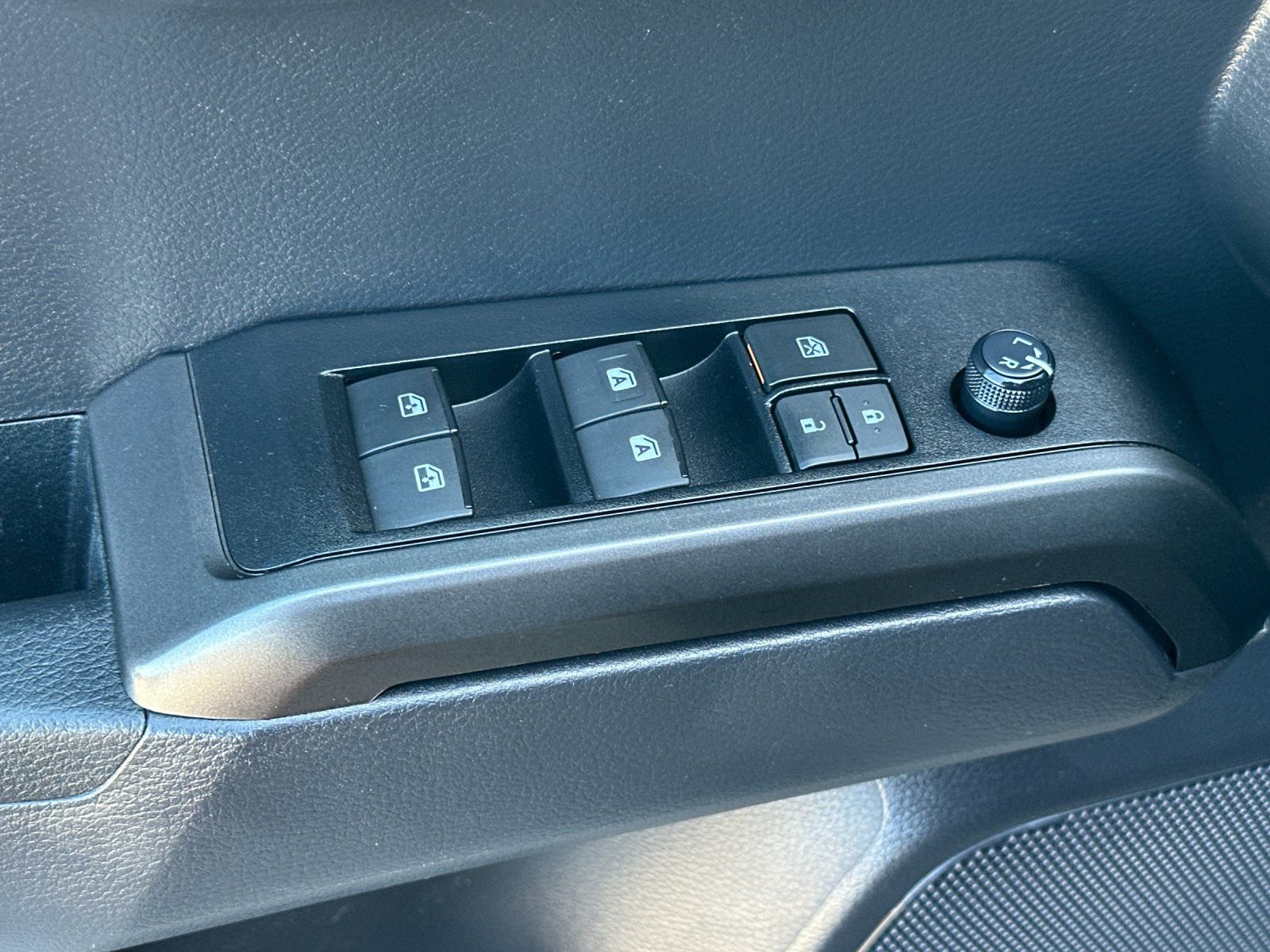 Used 2022 Toyota Tacoma TRD Off-Road w/ Technology Package image 13