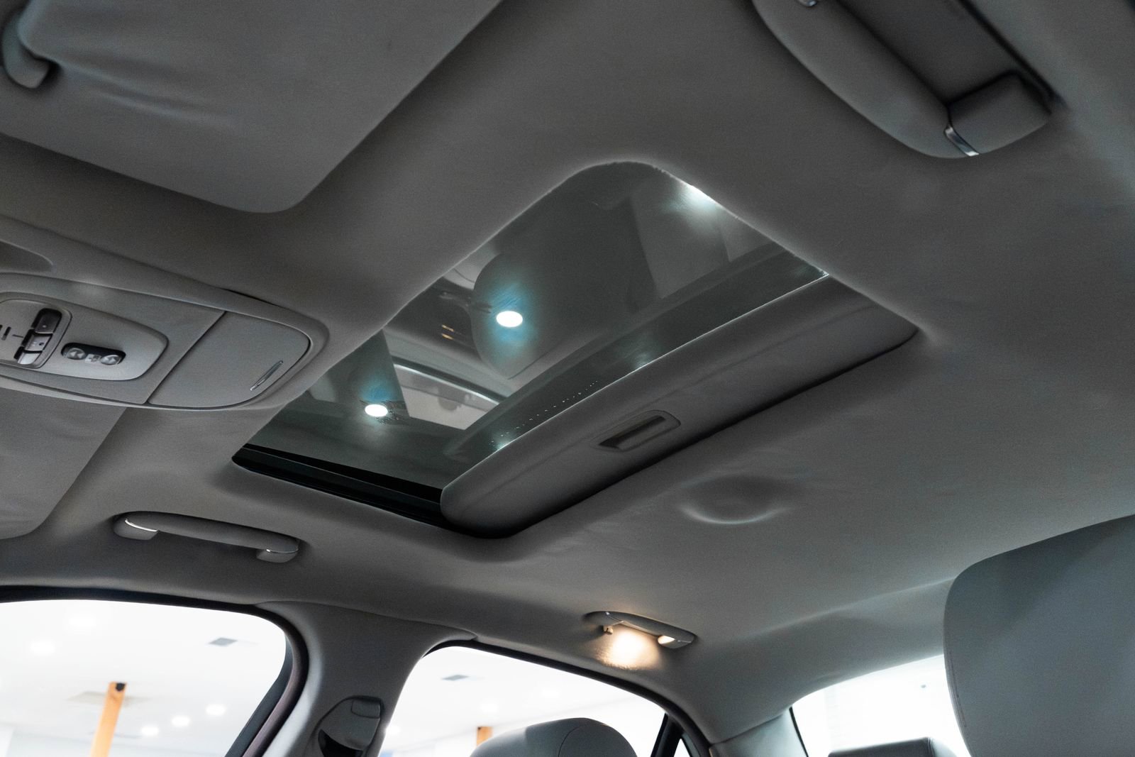 Used 2005 Jaguar XJ8 image 17