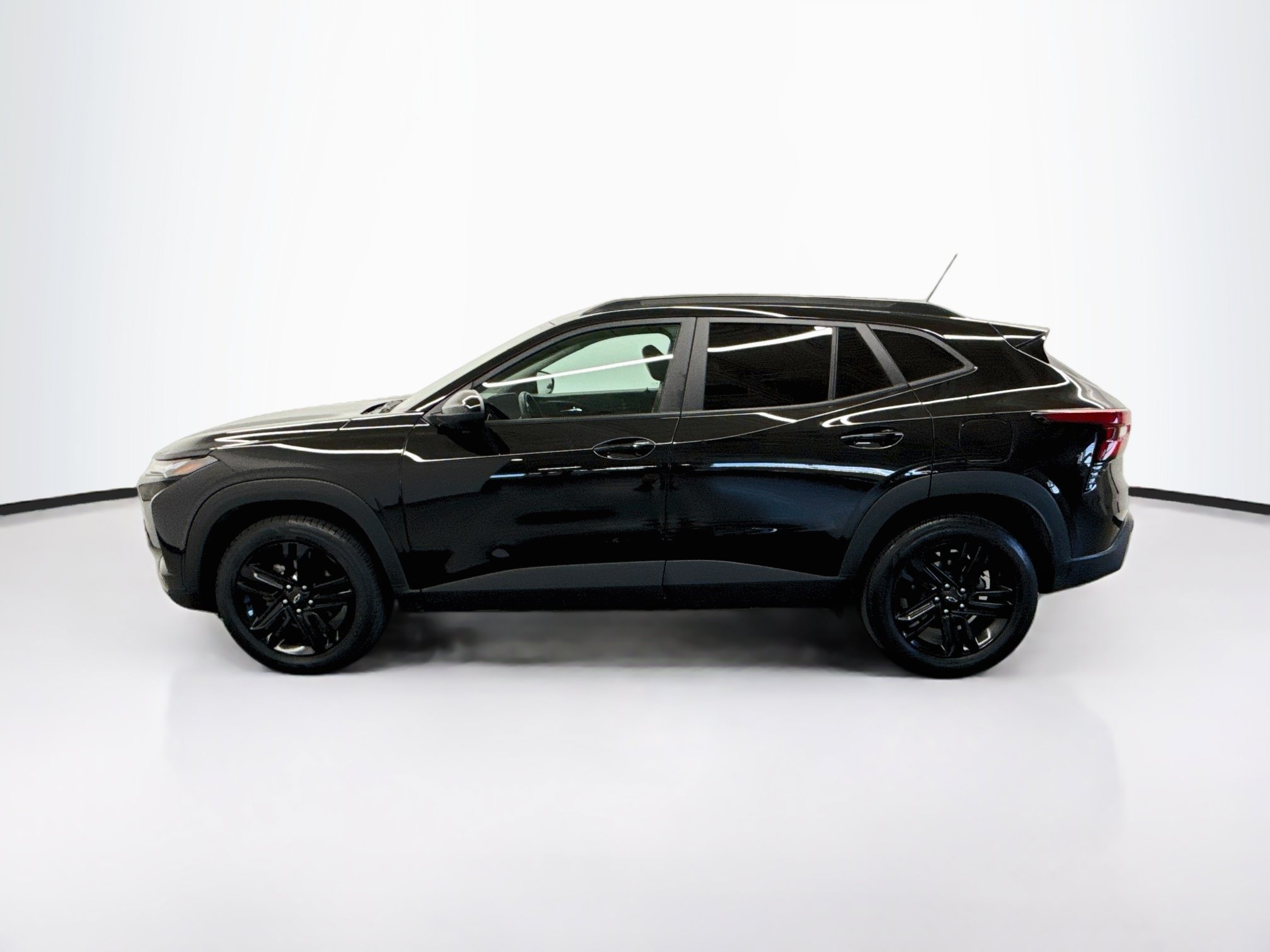 Used 2025 Chevrolet Trax ACTIV w/ Sunroof Package FWD image 4