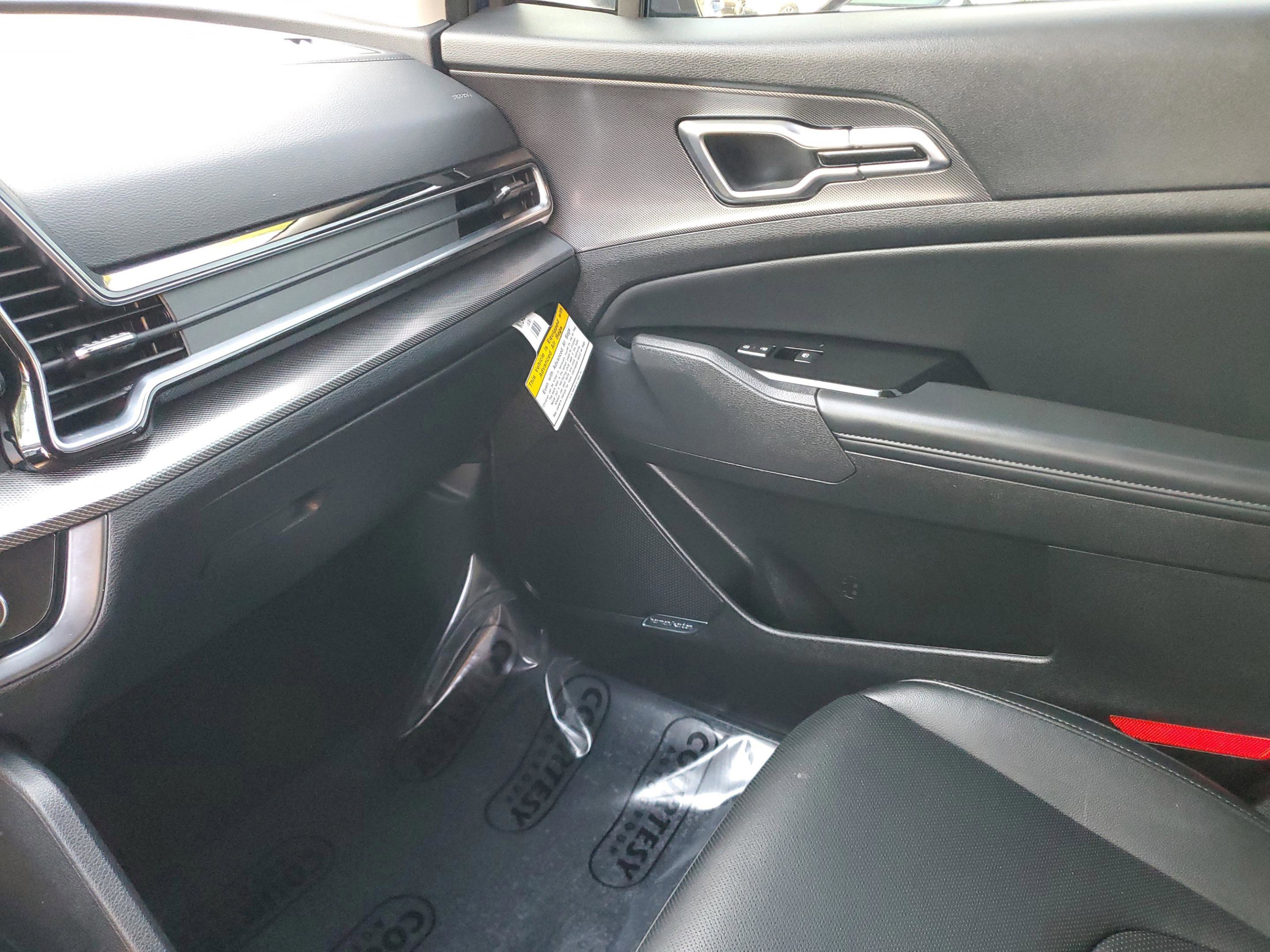 Used 2025 Kia Sportage SX image 22