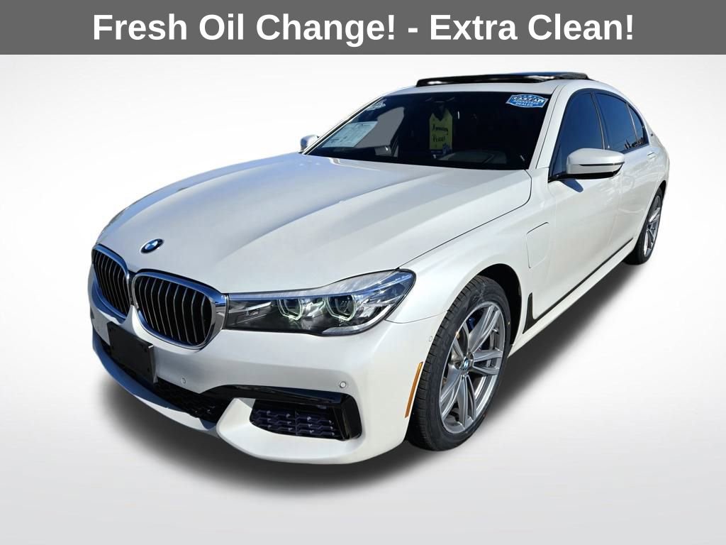 Used 2018 BMW 740e xDrive w/ M Sport Package image 3