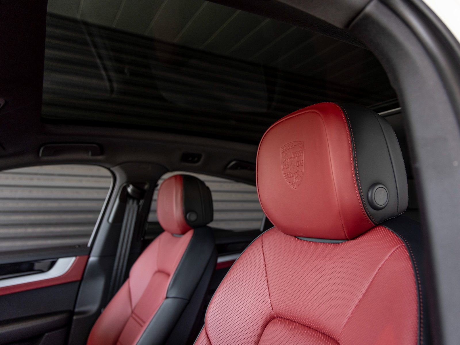 Certified 2025 Porsche Cayenne Coupe image 24