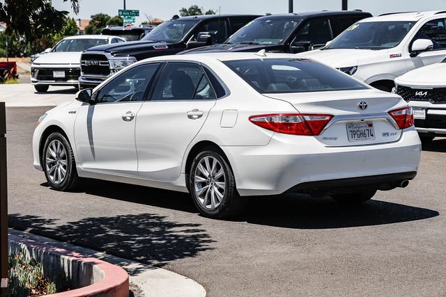 Used 2016 Toyota Camry XLE w/ Moonroof Package FWD image 2