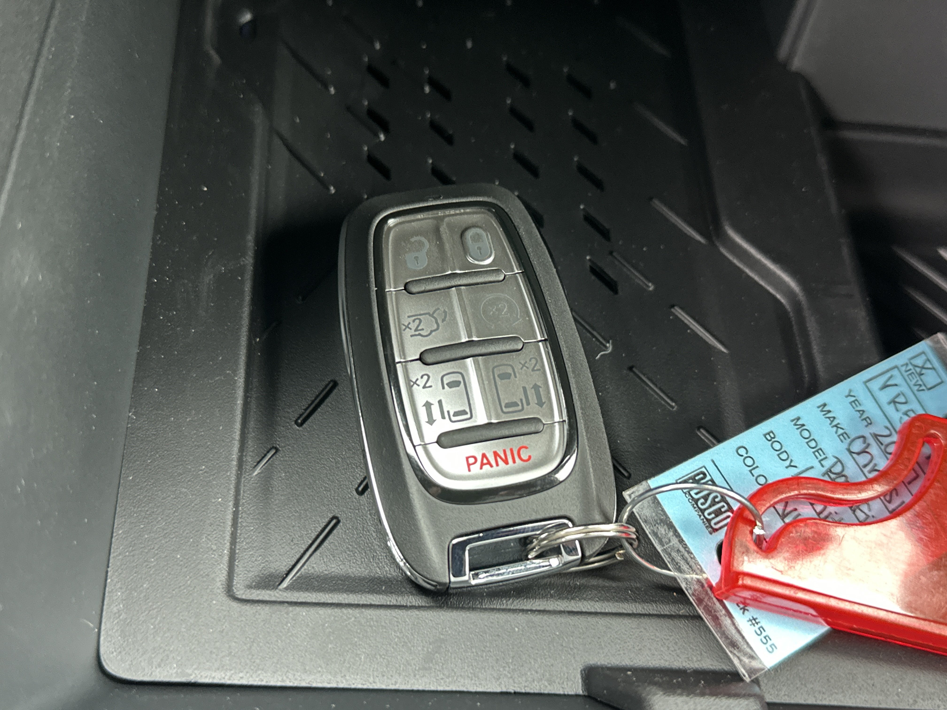 New 2027 Chrysler Pacifica Limited FWD image 3