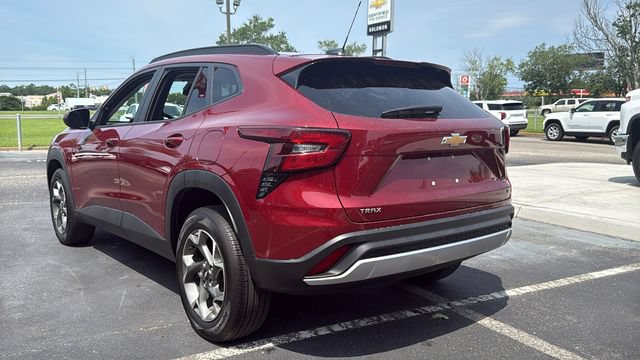 Used 2025 Chevrolet Trax LT w/ LT Convenience Package FWD image 5