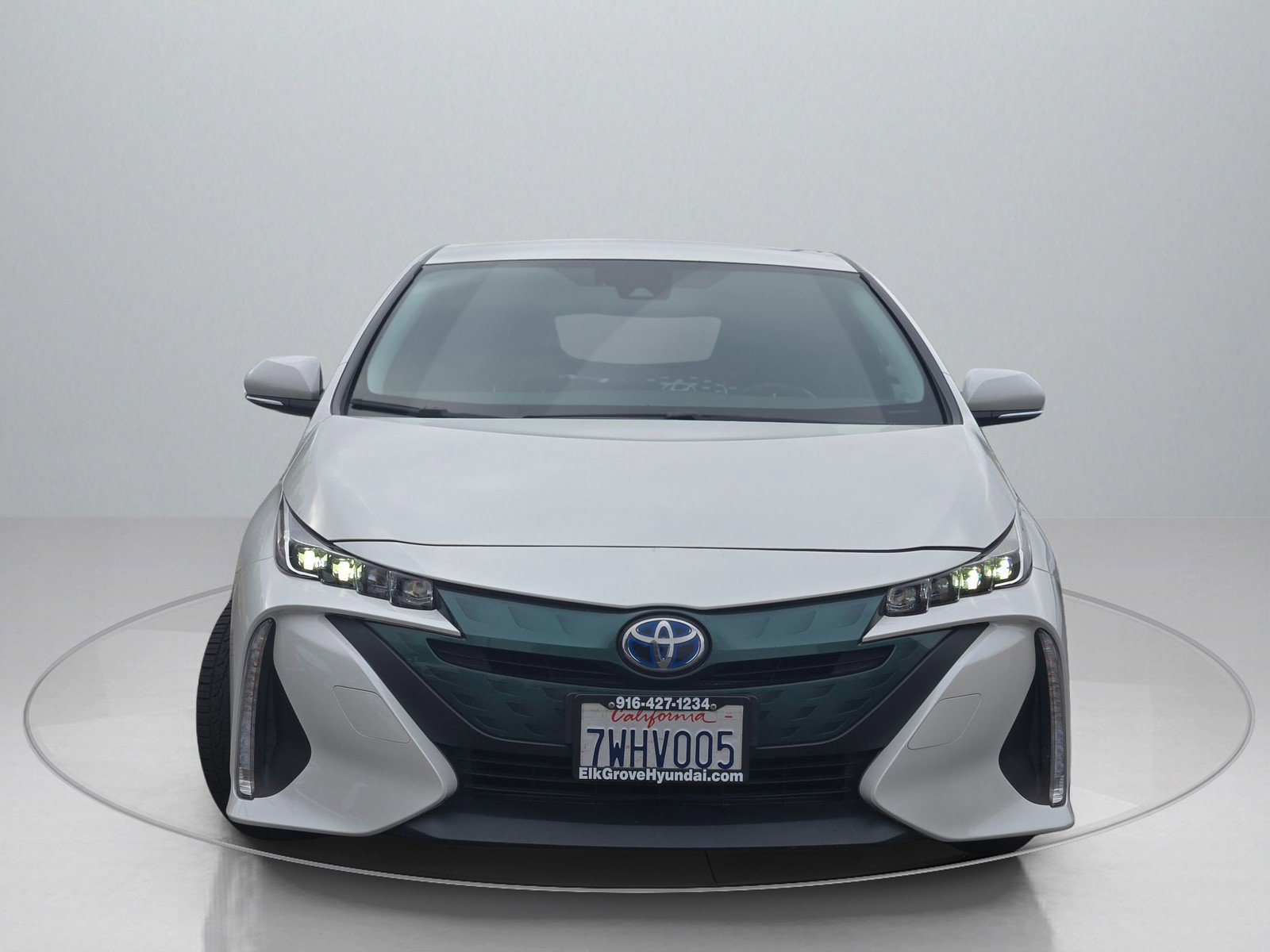 Used 2017 Toyota Prius Prime Premium image 2