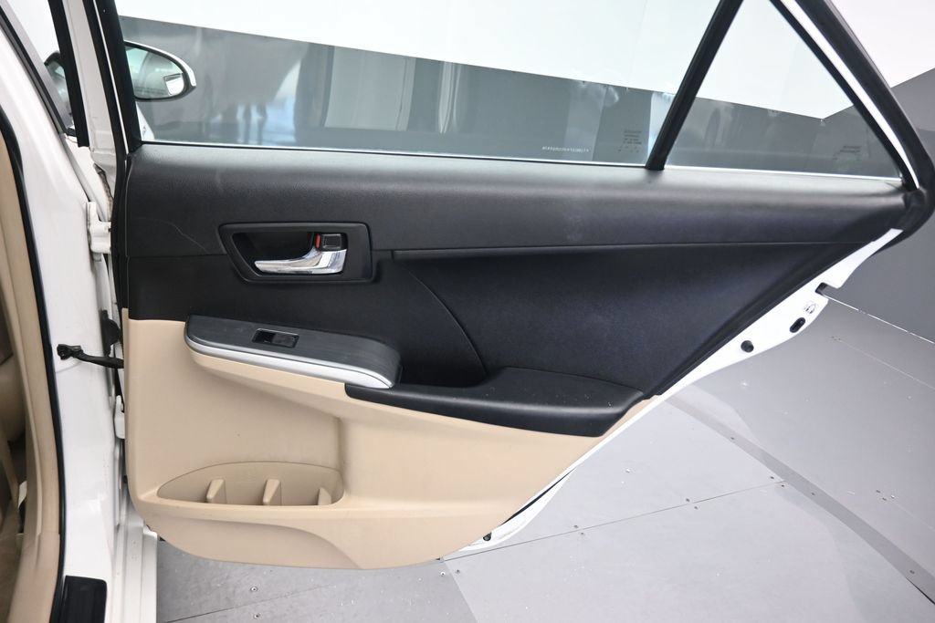 Used 2012 Toyota Camry LE FWD image 31