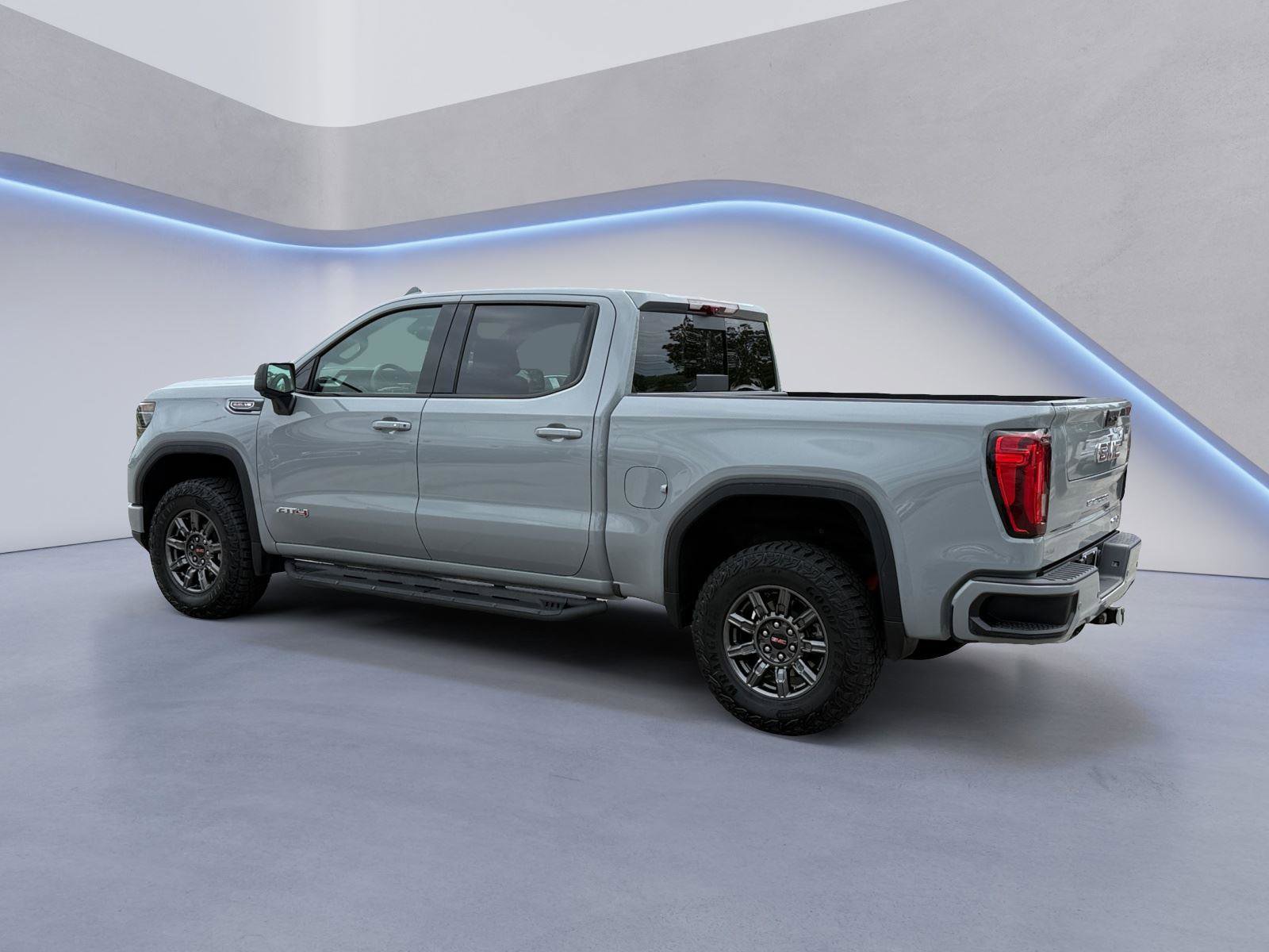 Used 2025 GMC Sierra 1500 AT4 w/ AT4 Premium Package AWD/4WD image 5