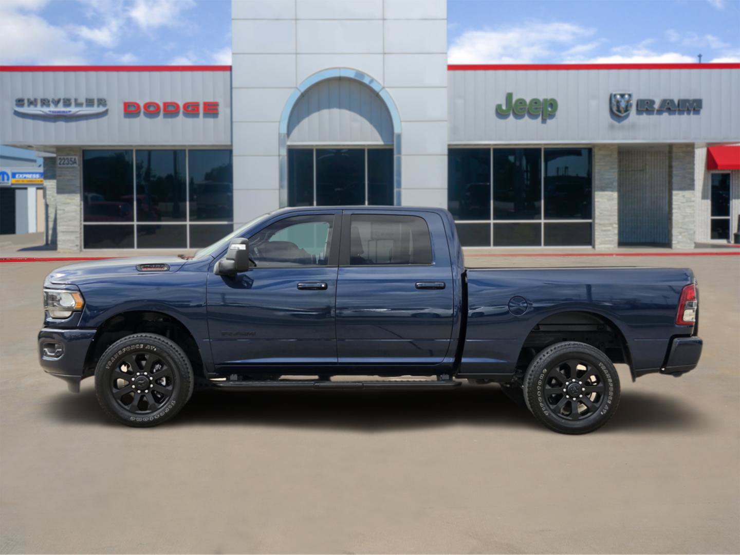 Used 2024 RAM 2500 Big Horn w/ Night Edition AWD/4WD image 3