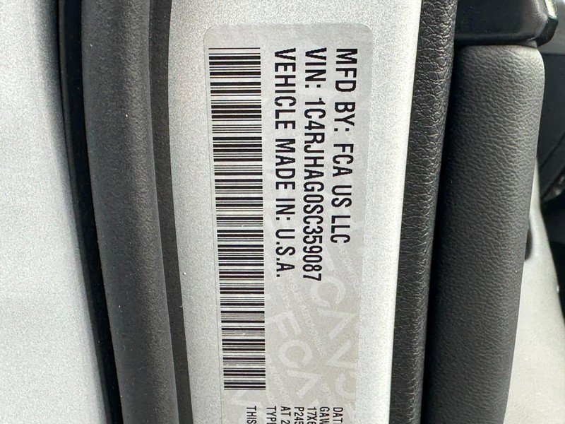 New 2025 Jeep Grand Cherokee Laredo image 15