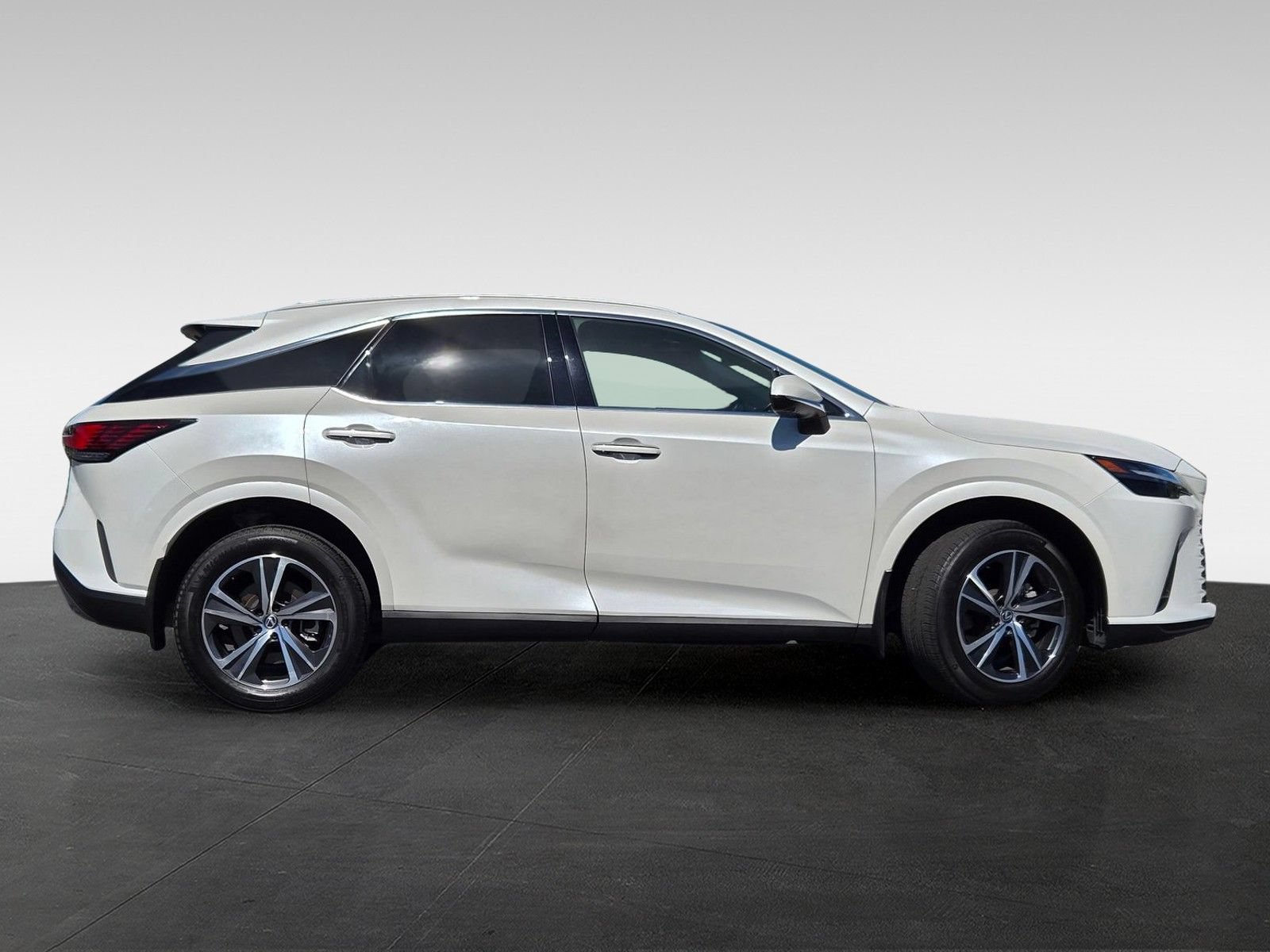 Used 2024 Lexus RX 350 Premium w/ Convenience Package FWD image 3
