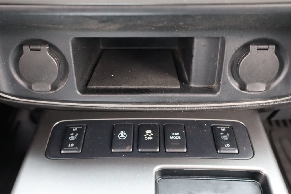 Used 2015 Nissan Armada Platinum AWD/4WD image 10