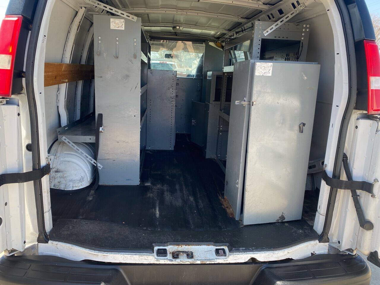 Used 2013 Chevrolet Express 2500 RWD image 10