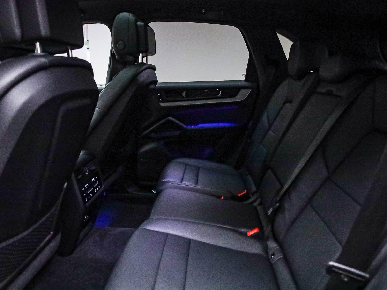 Certified 2025 Porsche Cayenne image 23